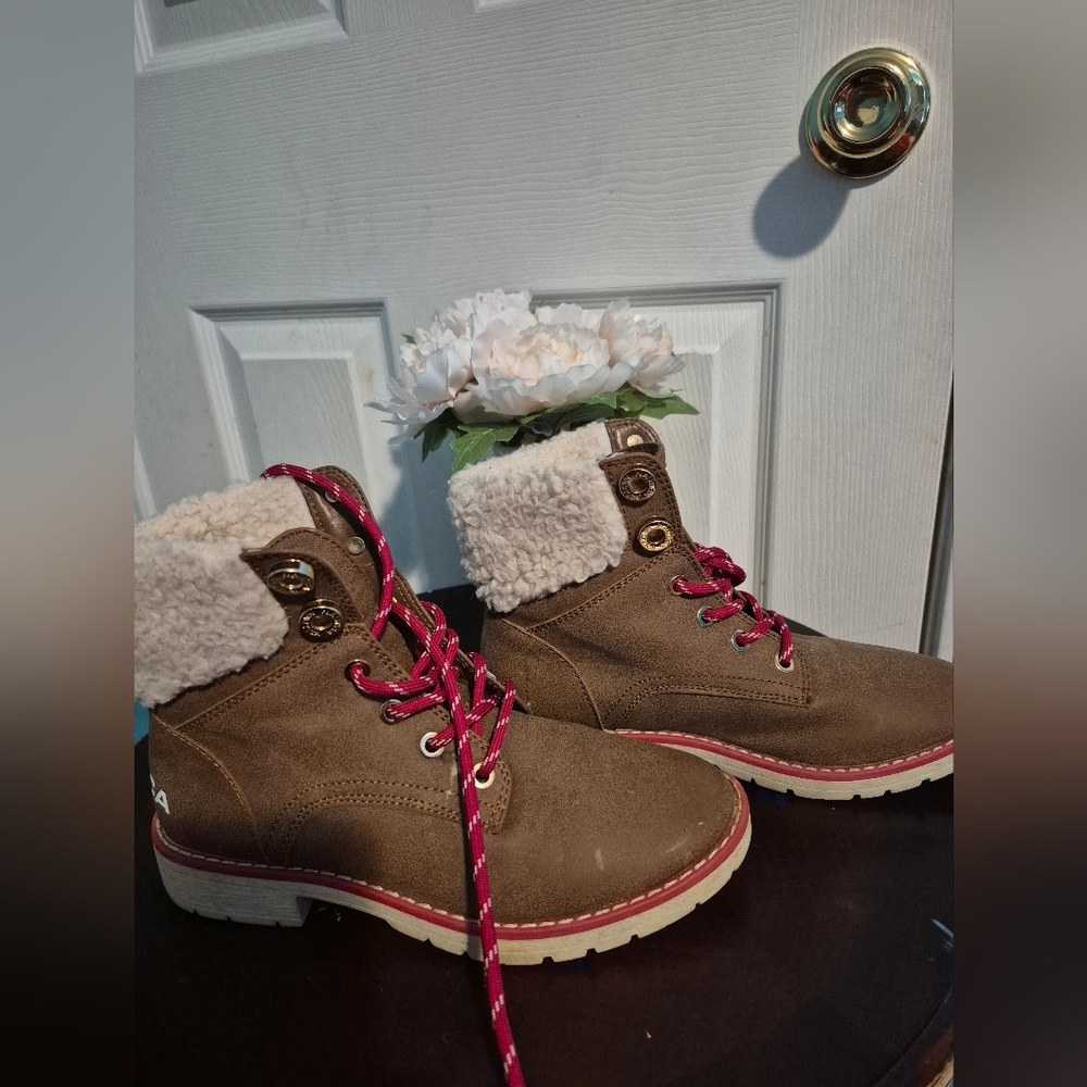 Nautica Tan Boots with Pink Laces - Picture 6 of 7